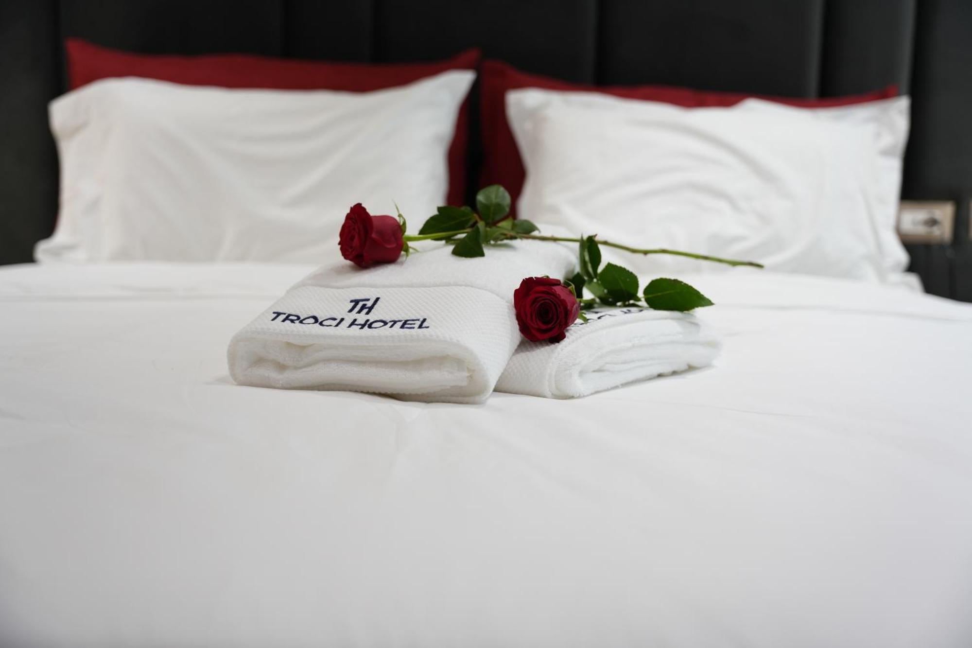 Troci Hotel Kamez Exteriör bild