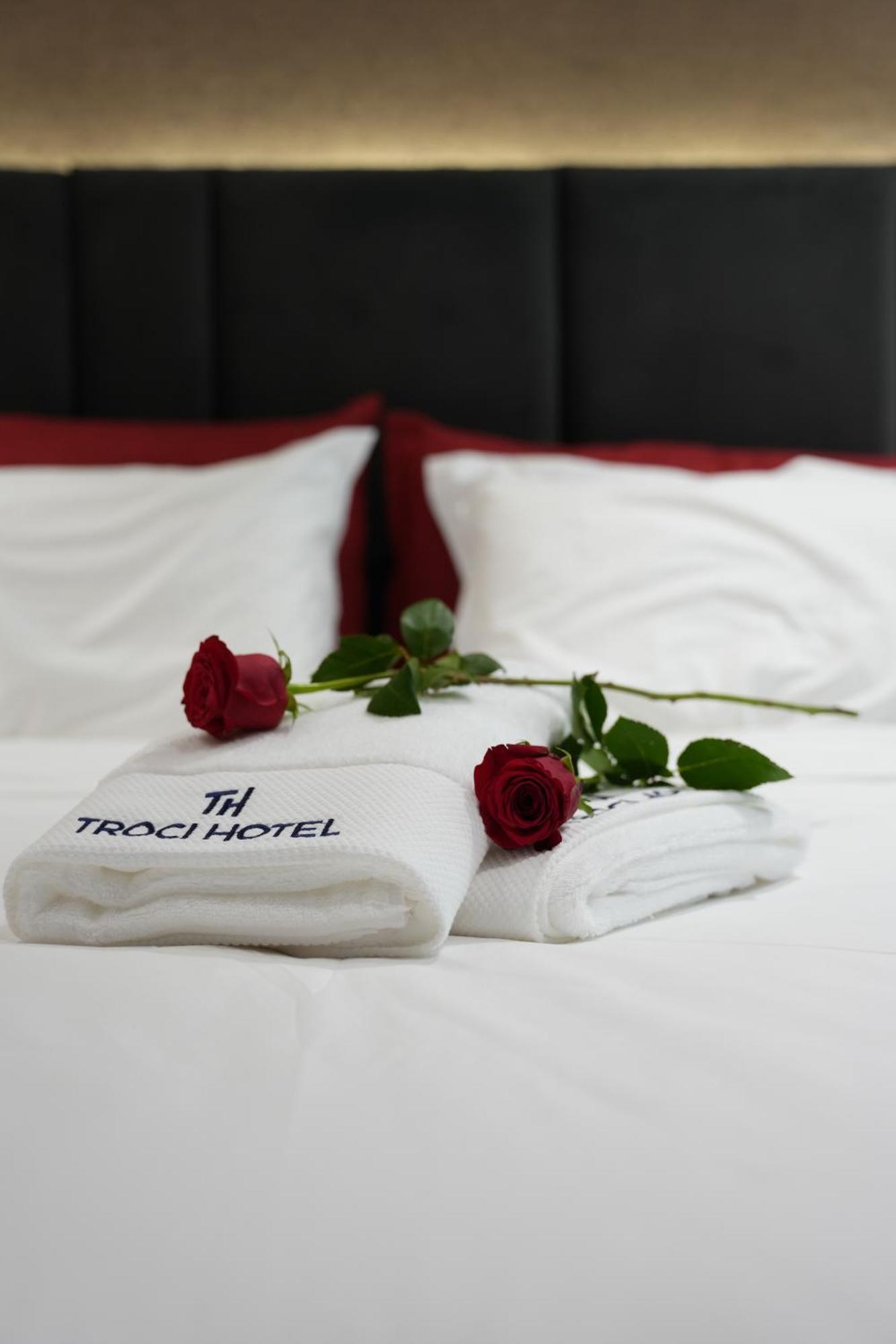 Troci Hotel Kamez Exteriör bild